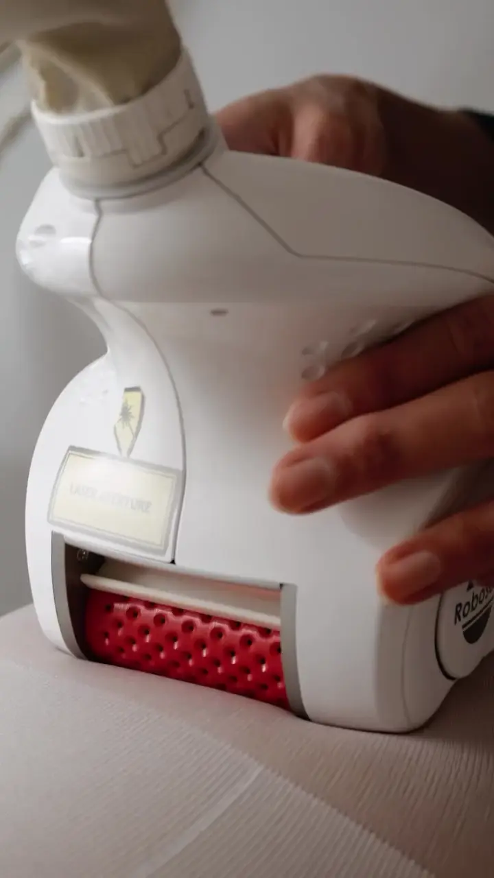 Close-up of the ICOONE handpiece on a treatment suit