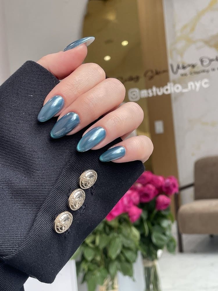 Russian gel manicure cat eye chrome design NYC