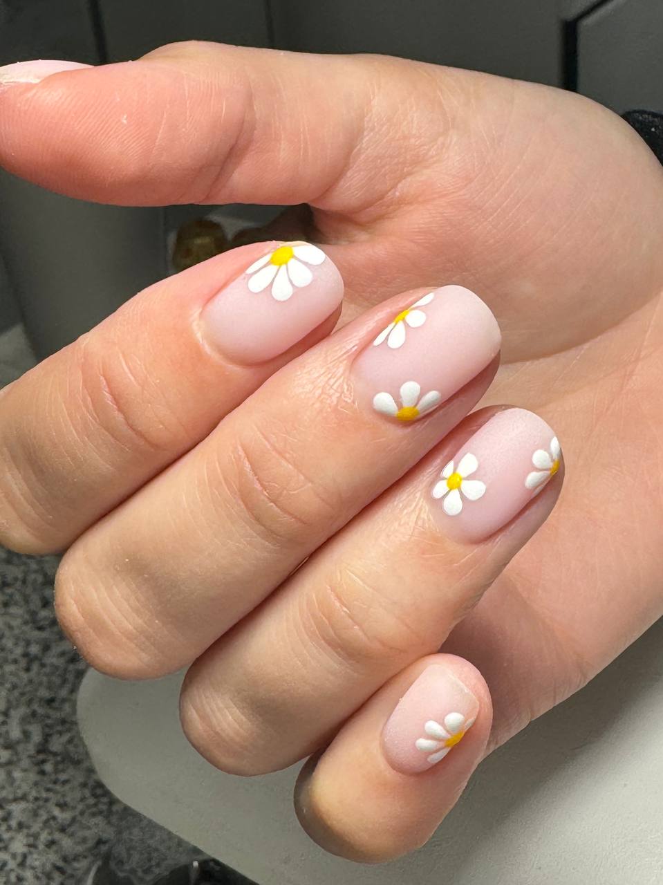 Daisy nail art pastel manicure in NYC at M.STUDIO